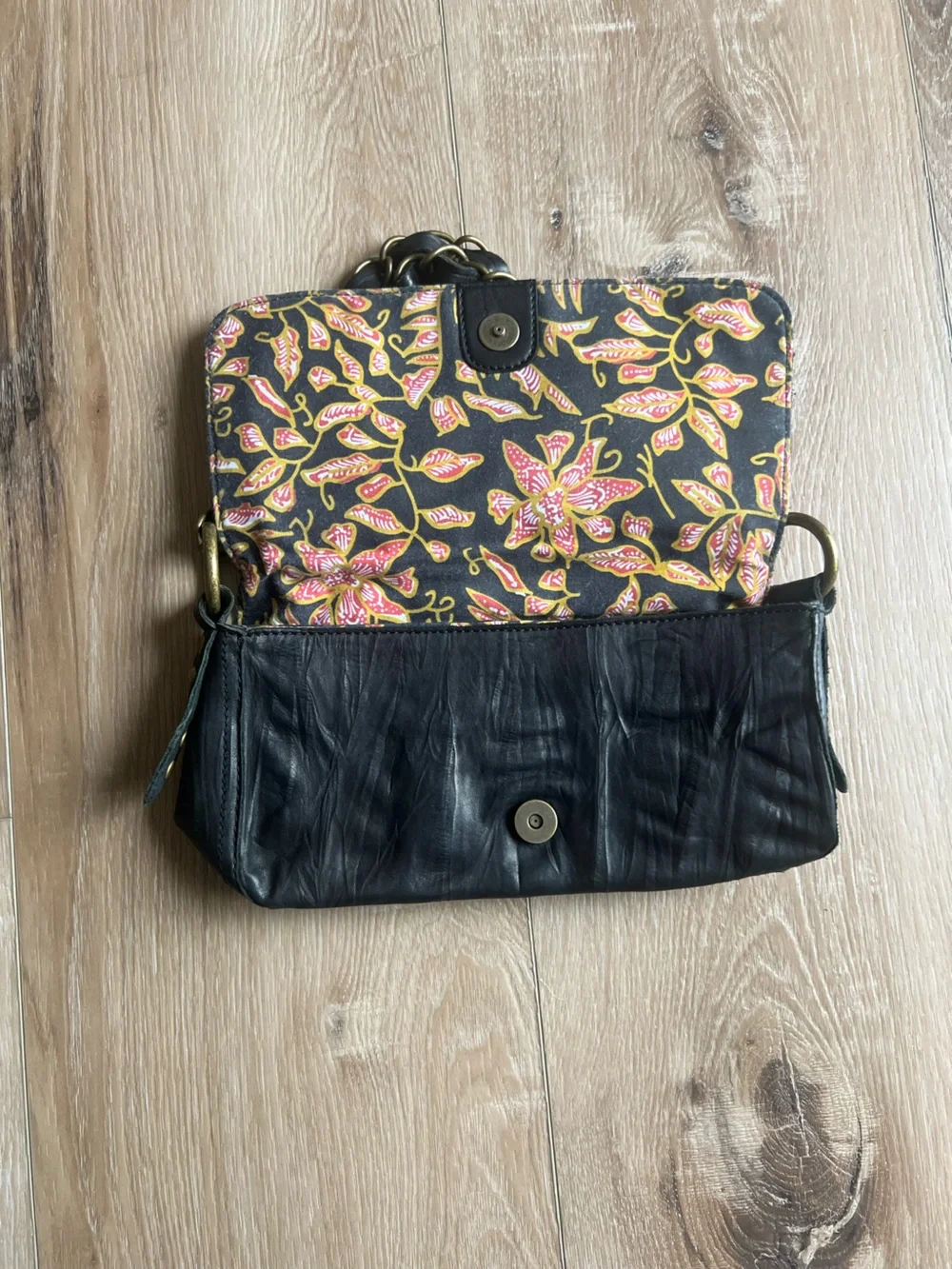 STEVE MADDEN Black Studded Bag Floral-Print Interior NWOT